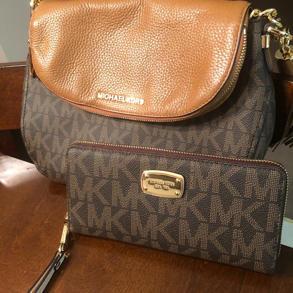 Michael Kors Purse and Wristlet